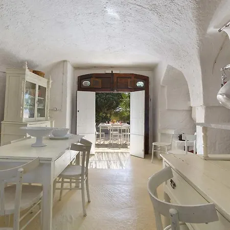 Trullo Bianco Villa *
