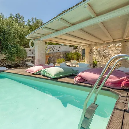 Trullo Bianco * Ostuni