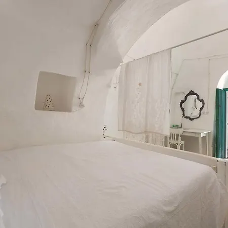 Trullo Bianco ヴィラ オストゥーニ